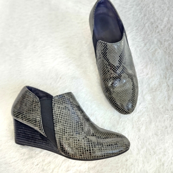 Vionic | Women's Stanton Snakeskin Embossed Wedge Bootie Size 8.5 - Picture 1 of 9